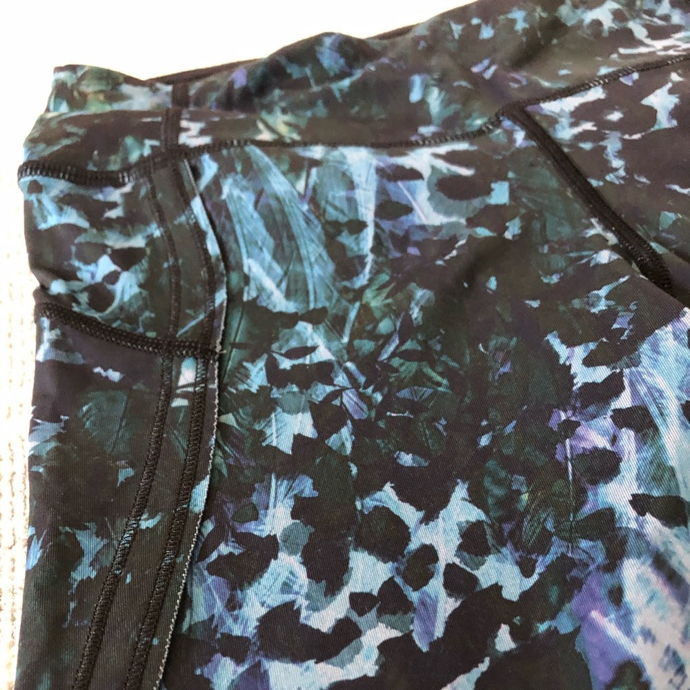 Lululemon Capris Black and Blue Floral (4)